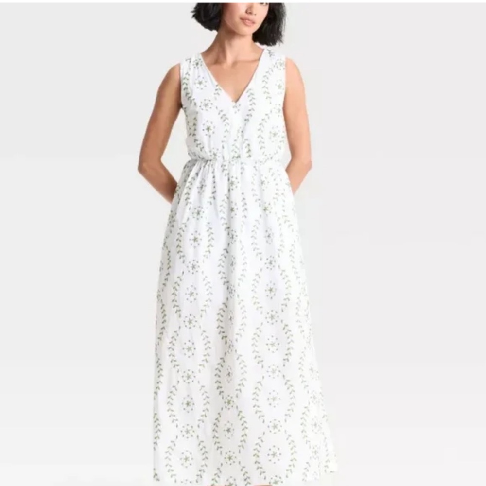 Elegant White Open Back Maxi Dress